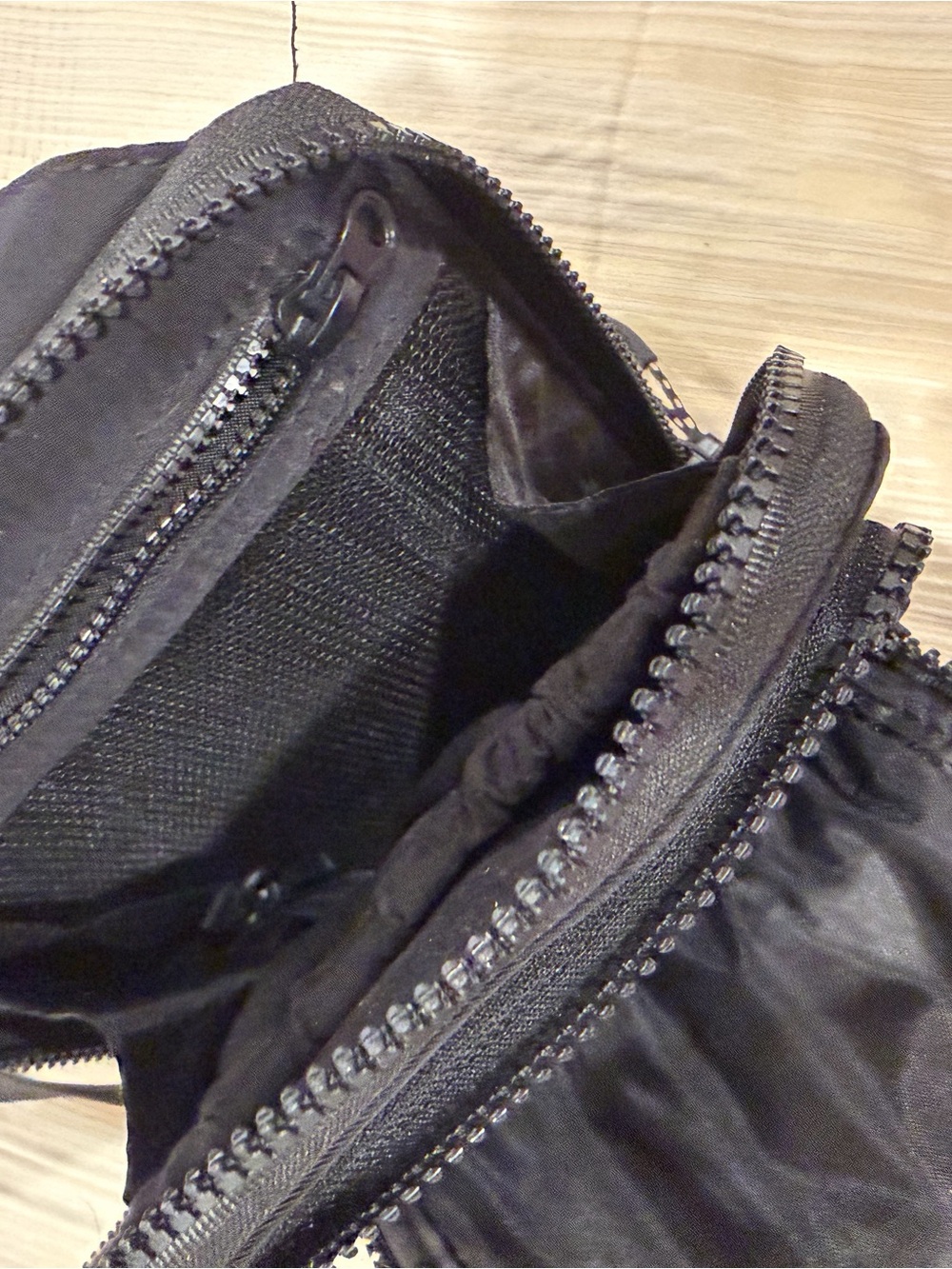 BEIS Black Minimalist Sling Pack for Men or Women - Picture 3 of 7